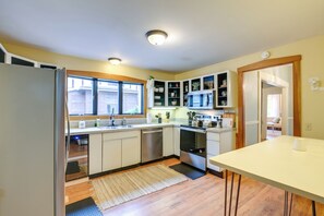 House (3 Bedrooms) | Interior