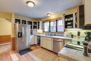 House (3 Bedrooms) | Interior - Charming Bangor Home w/ Deck < 1 Mi to Downtown (Bangor)