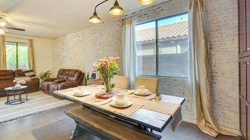 House (5 Bedrooms) | Interior