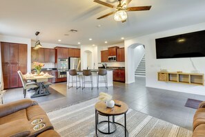 Interior - Luxe Family Home w/ Pool, 13 Mi to Dtwn Phoenix! (Laveen)
