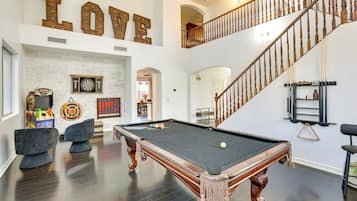 House (5 Bedrooms) | Interior