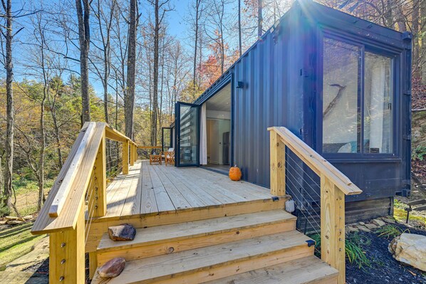 Exterior - Bryson City Tiny Cabin w/ Deck Near River Access! (Bryson City)