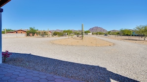A courtyard with a gravel ground, a cactus, and a mountain in the background. - 11 Mi to Saguaro Nat'l Park! Family Home w/ Deck (Tucson)