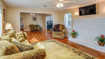 House (4 Bedrooms) | Interior