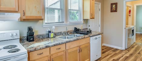 House (4 Bedrooms) | Interior