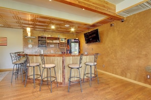 House (5 Bedrooms) | Interior