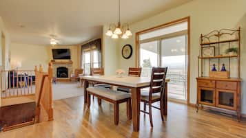 House (5 Bedrooms) | Interior