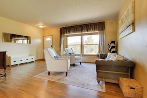 House (5 Bedrooms) | Interior