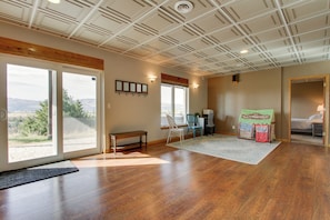 House (5 Bedrooms) | Interior