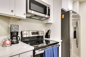 Apartment (1 Bedroom) | Interior - Fast Wifi & Free Parking: Cozy Fontana Apartment (Fontana)