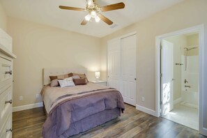 Apartment (1 Bedroom) | 1 bedroom, bed sheets - Desirable Reno Apartment: 15 Mi to Ski Slopes! (Reno)