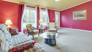 House (5 Bedrooms) | Interior