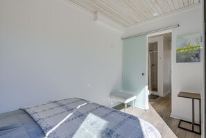 1 bedroom, bed sheets - Bryson City Tiny Cabin: Hot Tub, Near River Access (Bryson City)