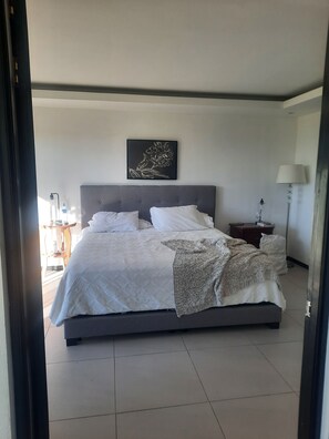 3 bedrooms, iron/ironing board, WiFi, bed sheets - Beautiful Modern House 
 (Grecia)