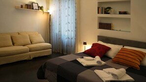 Camera Lavi ( bagno privato esterno ) | Safe på rommet, blendingsgardiner, lydisolert og wi-fi (inkludert)