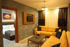 Standard Suite | Minibar, desk, laptop workspace, blackout drapes - Bianca Hotel Van (Van)