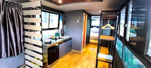 Cabaña exclusiva, 2 camas Queen size, vista a la montaña, junto a la montaña | Cocina privada | Frigobar, tetera eléctrica y utensilios de cocina