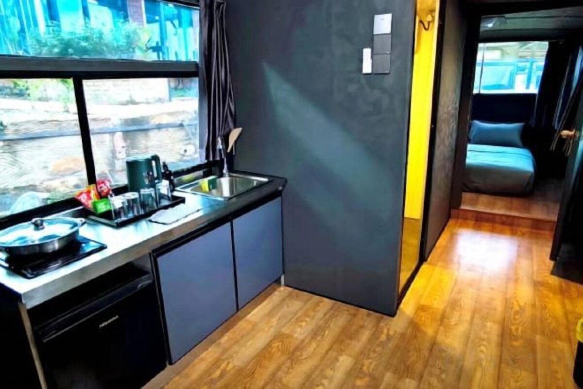 私人厨房 | 迷你冰箱、电热水壶、厨具/餐具