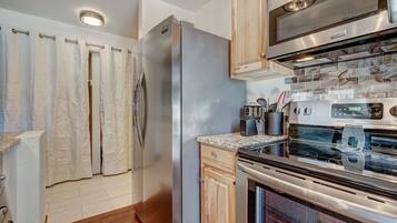 Kondominium Premier | Dapur pribadi | Lemari es besar, microwave, oven, dan kompor