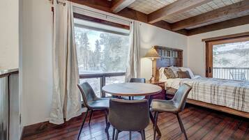 Premier Condo | Living area