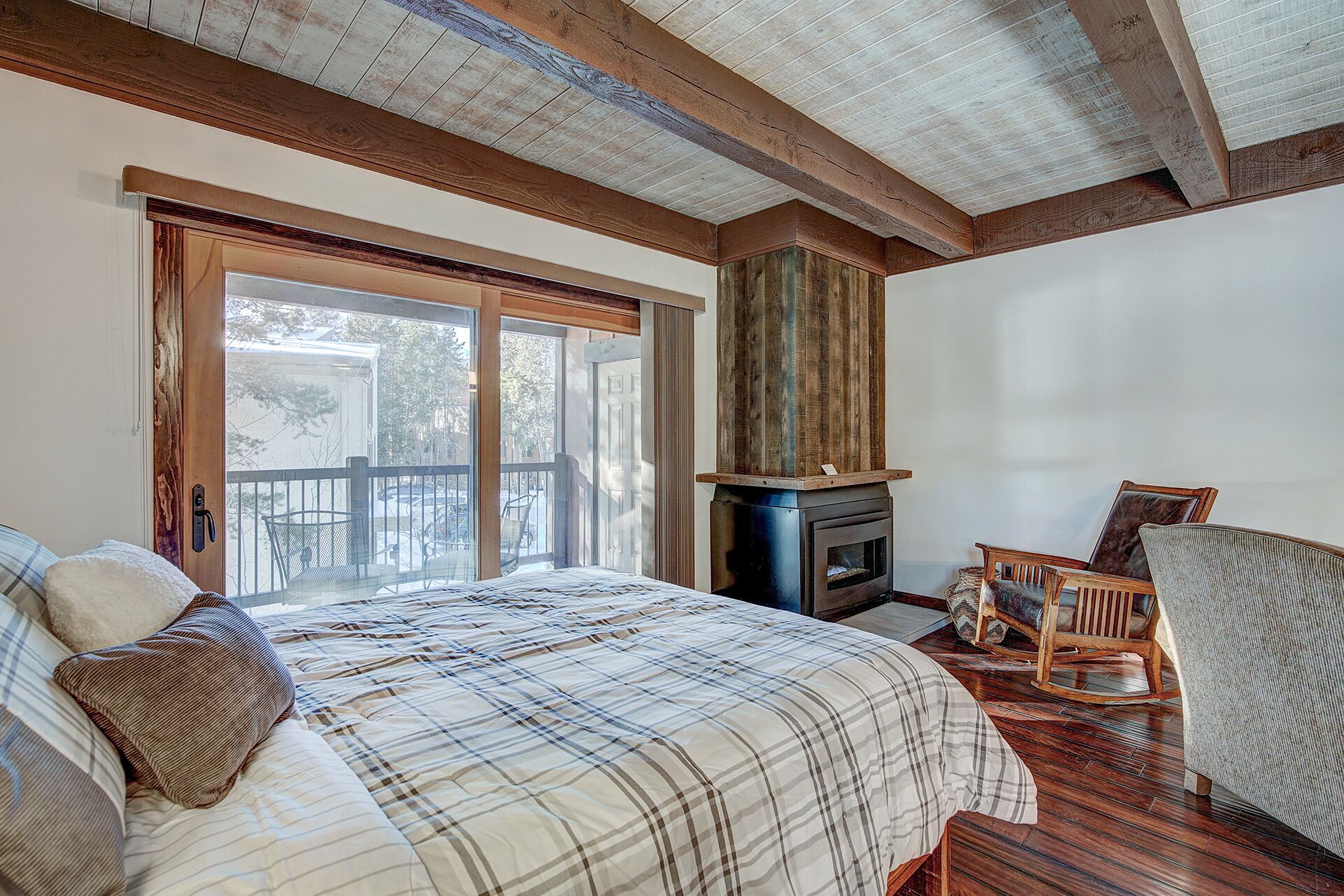 Premier Condo | 1 bedroom, iron/ironing board, free WiFi