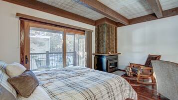 Premier Condo | 1 bedroom, iron/ironing board, free WiFi