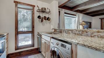 Kondominium Premier | Dapur pribadi | Lemari es besar, microwave, oven, dan kompor