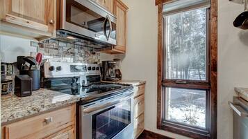 Premier Condo | Private kitchen | Full-sized fridge, microwave, oven, stovetop