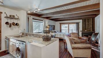 Premier Condo | Private kitchen | Full-sized fridge, microwave, oven, stovetop