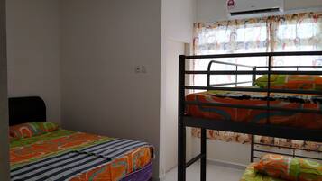 2 habitaciones, tabla de planchar con plancha, wifi y ropa de cama