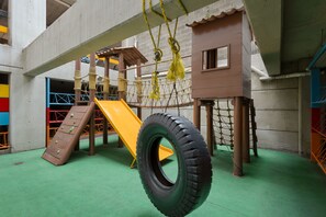 Televisor intel·ligent de 50 polzades amb canals per satèl·lit