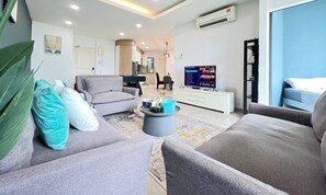 Premier Apartment, 3 Bedrooms, Balcony, Sea View | Living area - Atlantis Residence (Malacca City)