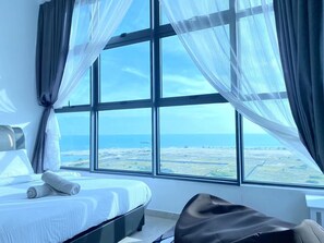 スタンダード アパートメント 2 ベッドルーム キッチン シービュー | 客室ごとに異なる装飾、客室ごとに異なるインテリア、デスク、遮光カーテン