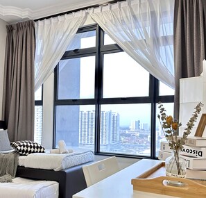 Departamento Confort, 3 habitaciones, con acceso para personas discapacitadas, vista a la ciudad | Decoración personalizada, muebles diferentes y escritorio 