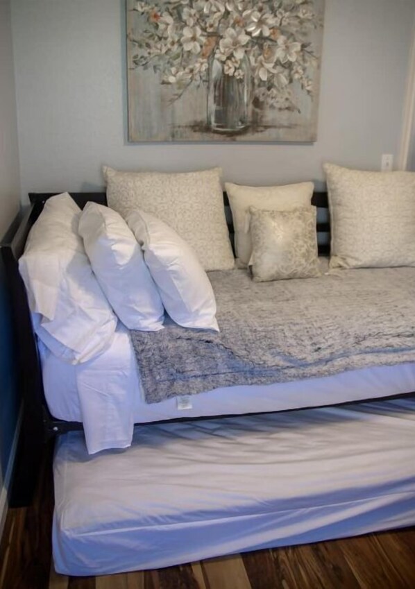 3 bedrooms, WiFi - Redoorable House! (Austin)
