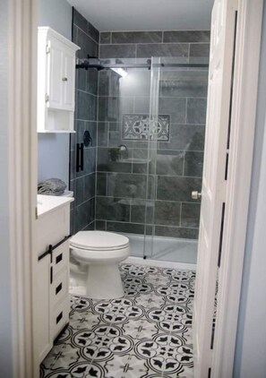Bathroom - Redoorable House! (Austin)