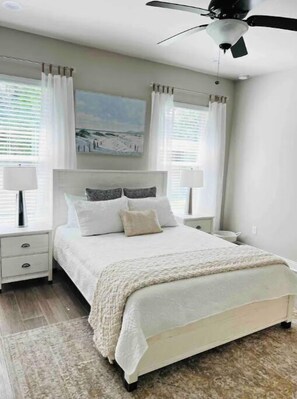 4 bedrooms, WiFi - Beautiful Home~Modern~Family Friendly~ Beach (Gulf Breeze)