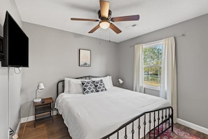 2 bedrooms, iron/ironing board, WiFi, bed sheets