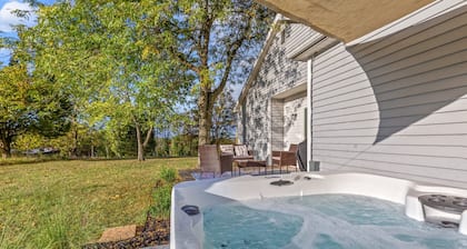 The Luxe/Hot Tub/Putt Putt/10 Miles Shaker Village