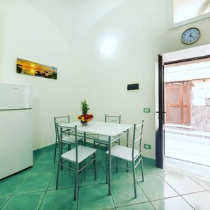 Dining - 1 Bedroom Apartment in Ischia (Ischia)