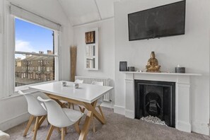 Dining - 1 minute from the beach! Family friendly space with lots of natural light! (Westgate-on-Sea)