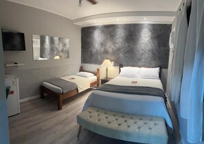 Economy Quadruple Room | Free WiFi - Pousada do Suiço (Saquarema)