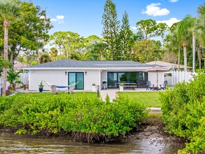 Exterior - Waterfront / Dolphins / Luxury Design / HOT TUB (Port Orange)
