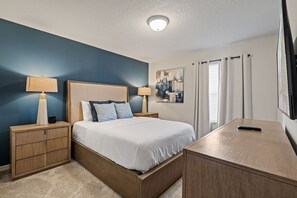 5 chambres, fer et planche à repasser, lit de bébé portatif