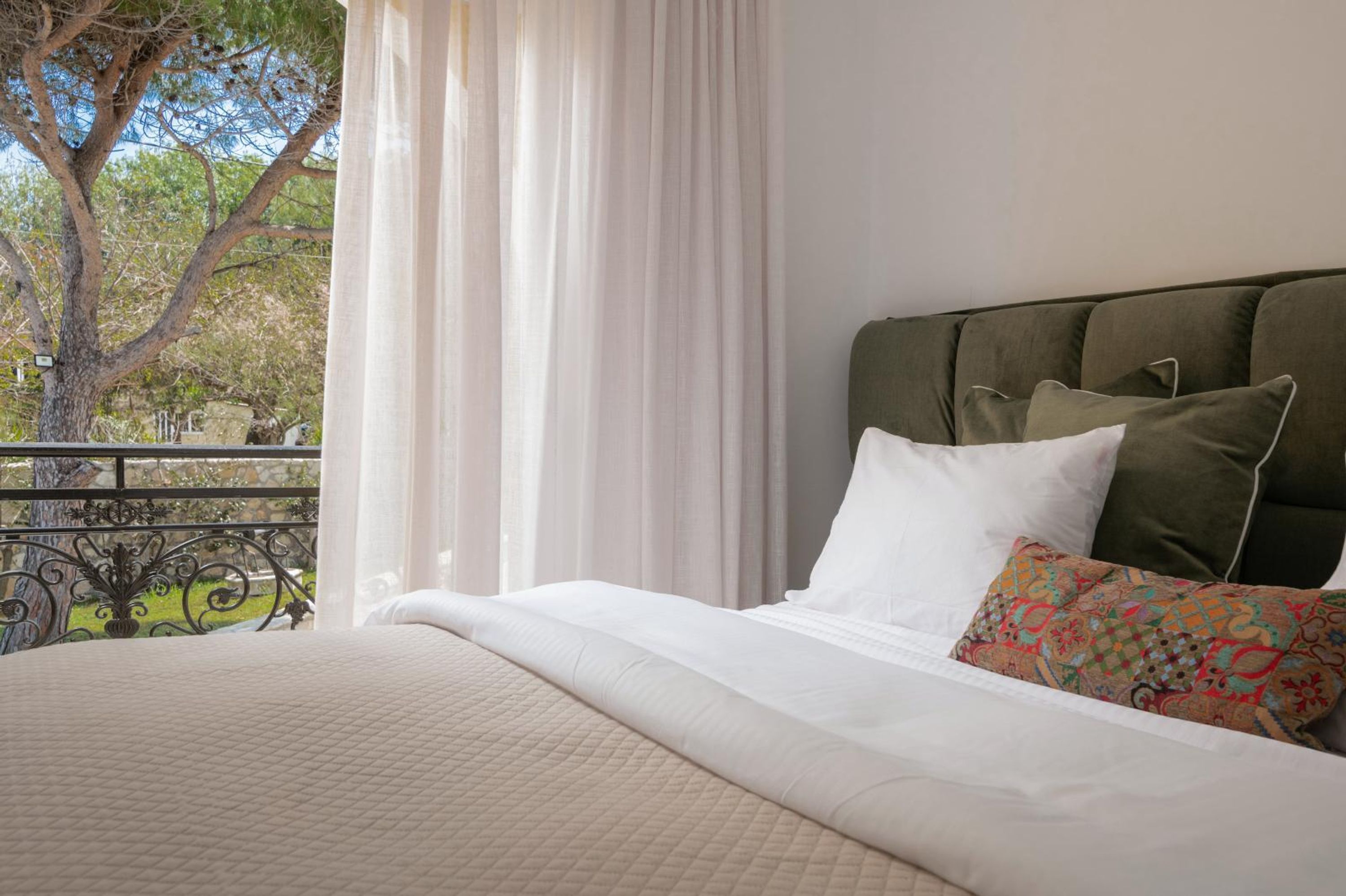 House | 5 bedrooms, desk, soundproofing