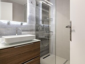 Hus | 5 soverom, skrivebord og lydisolert