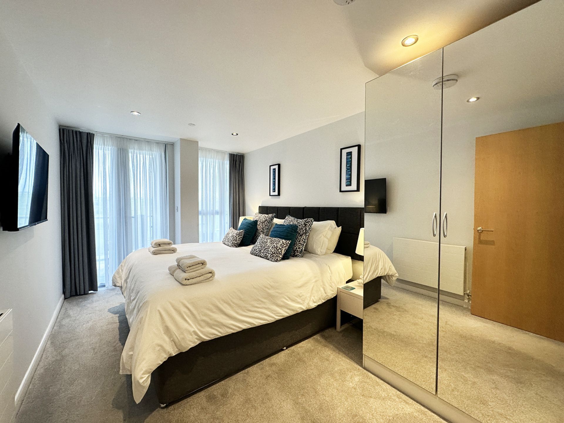 1 slaapkamer, een strijkplank/strijkijzer, wifi