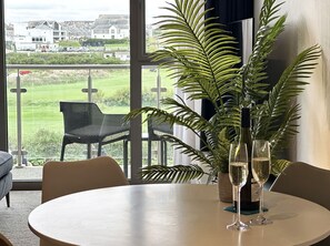 Dining - 24 Zinc Stunning ocean front boutique apartment (Newquay)