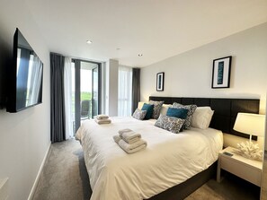 1 bedroom, iron/ironing board, WiFi - 24 Zinc Stunning ocean front boutique apartment (Newquay)