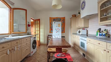 Refrigerador, microondas, horno, lavavajillas